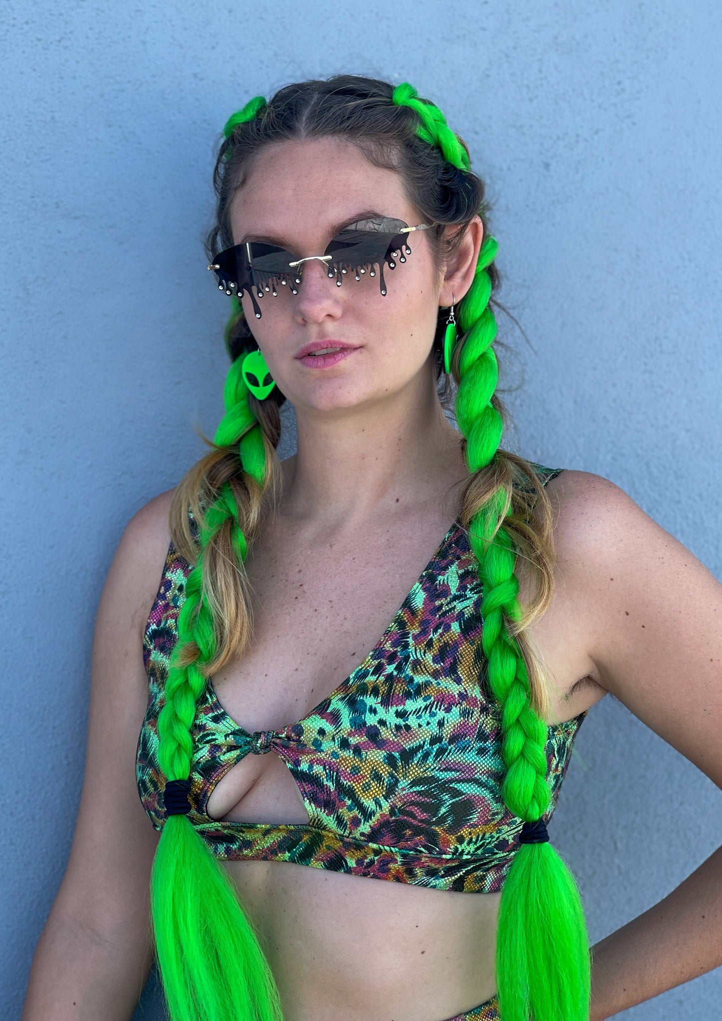 Jungle Kitty Sparkle -  Womens music fesival fashion - Festival-outfit-rave-outfit - handmade-in-Brooklyn-New York City-custom made-waste conscious– retro style – hippie fashion – Knot Front crop tank – front knot – rave bralette top – festival top - on model - close up view